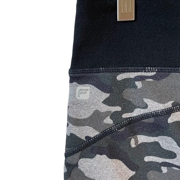 FABLETICS Women's Camo Cropped Capri Workout Leggings Green Gray - Picture 7 of 7